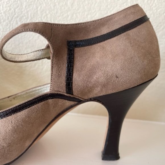 Vintage Joan and David Couture Beige & Brown Suede Pumps in Good Condition 7M - Picture 8 of 15